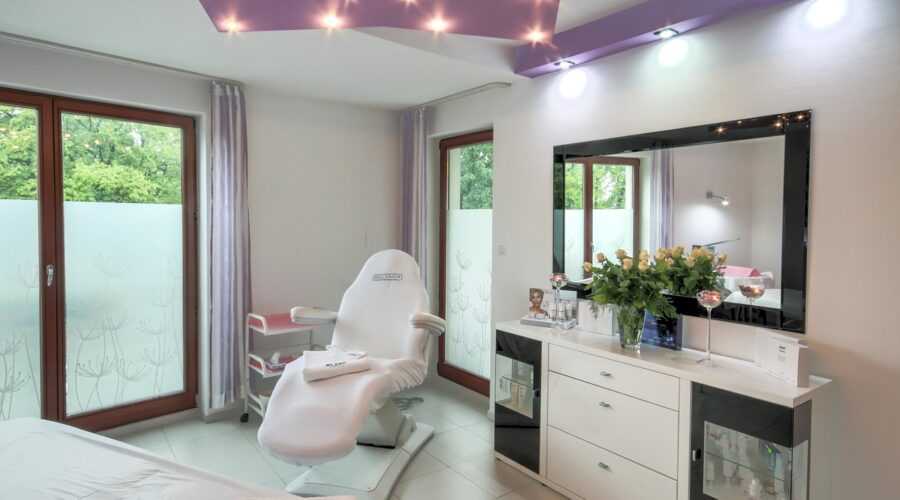 Kosmetikanwendungen im Kosmetikstudio